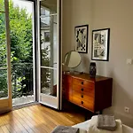 Villa In Paris!