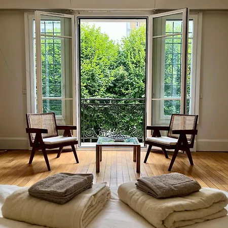 In Paris! Париж